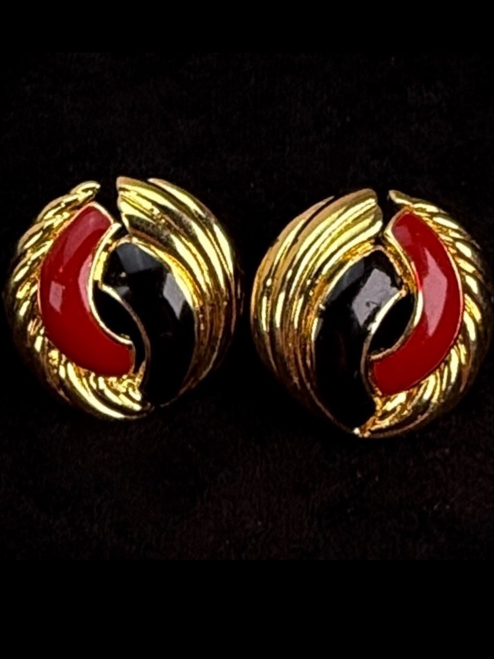 Pretty goldtone, red and black enamel pierced vintage earrings
